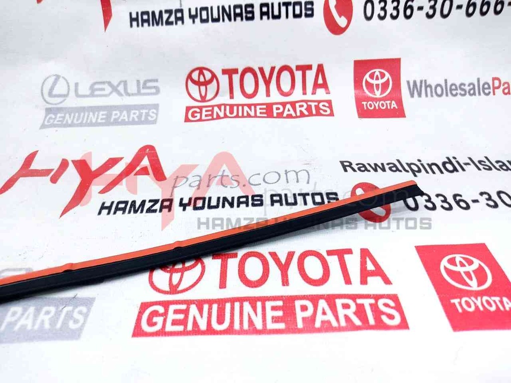 MOULDING, WINDSHIELD, OUTSIDE UPPER