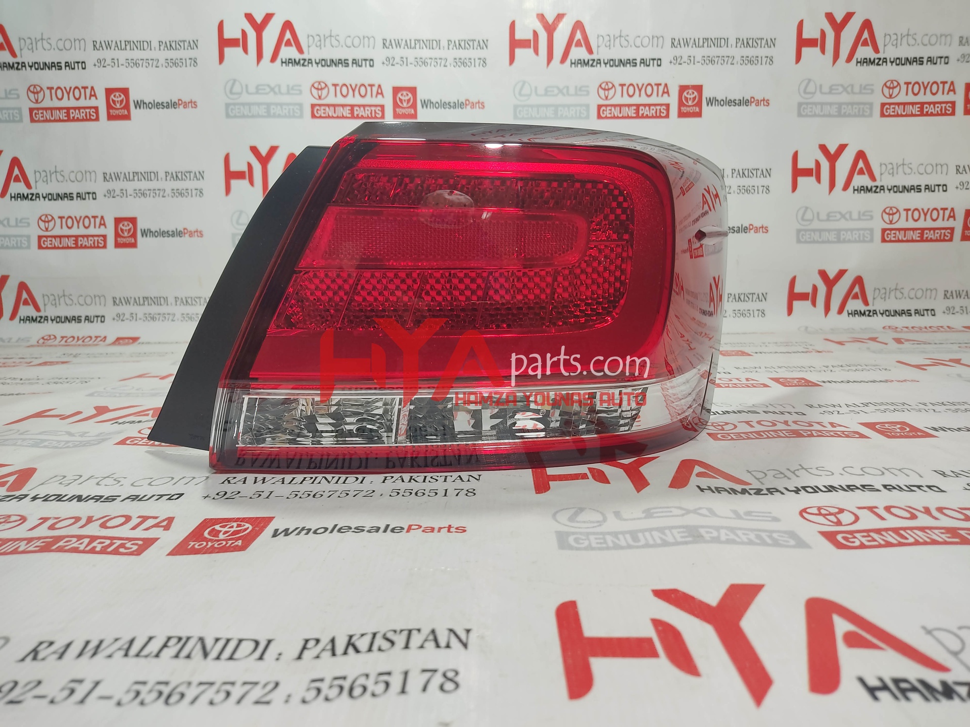 LENS &amp; BODY, REAR COMBINATION LAMP, RH