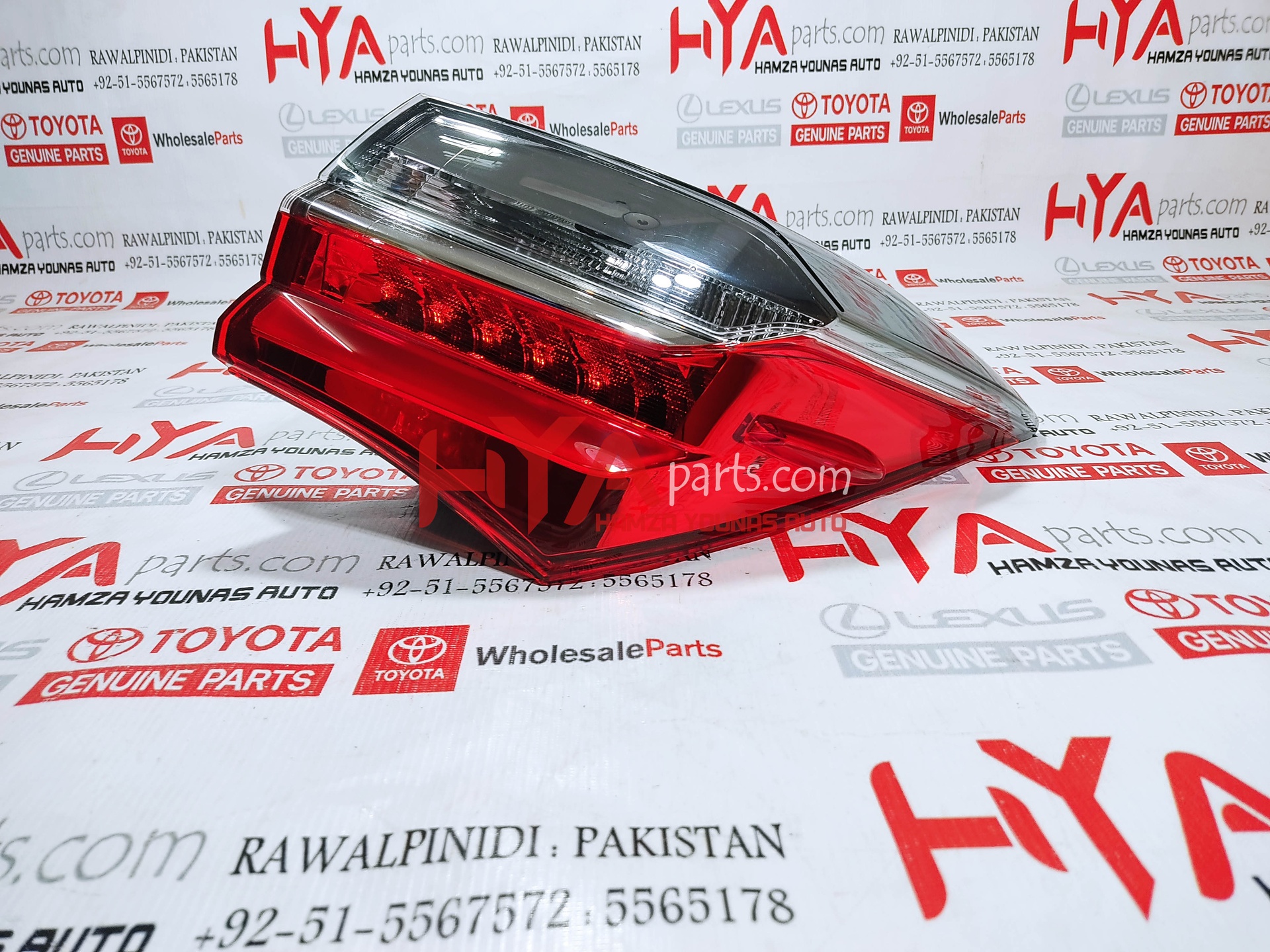 LENS &amp; BODY, REAR COMBINATION LAMP, RH