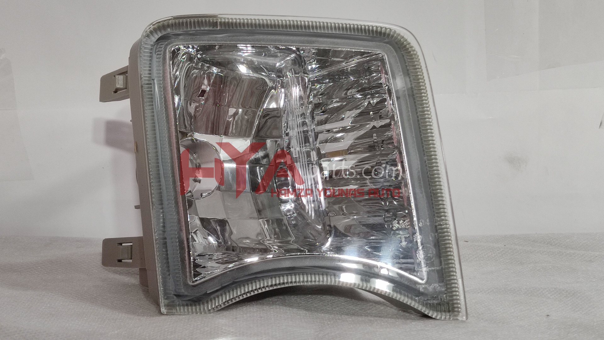 [TYC 12-5269-01-09] BUMPER LIGHT PRIUS 2011 RH (47012)