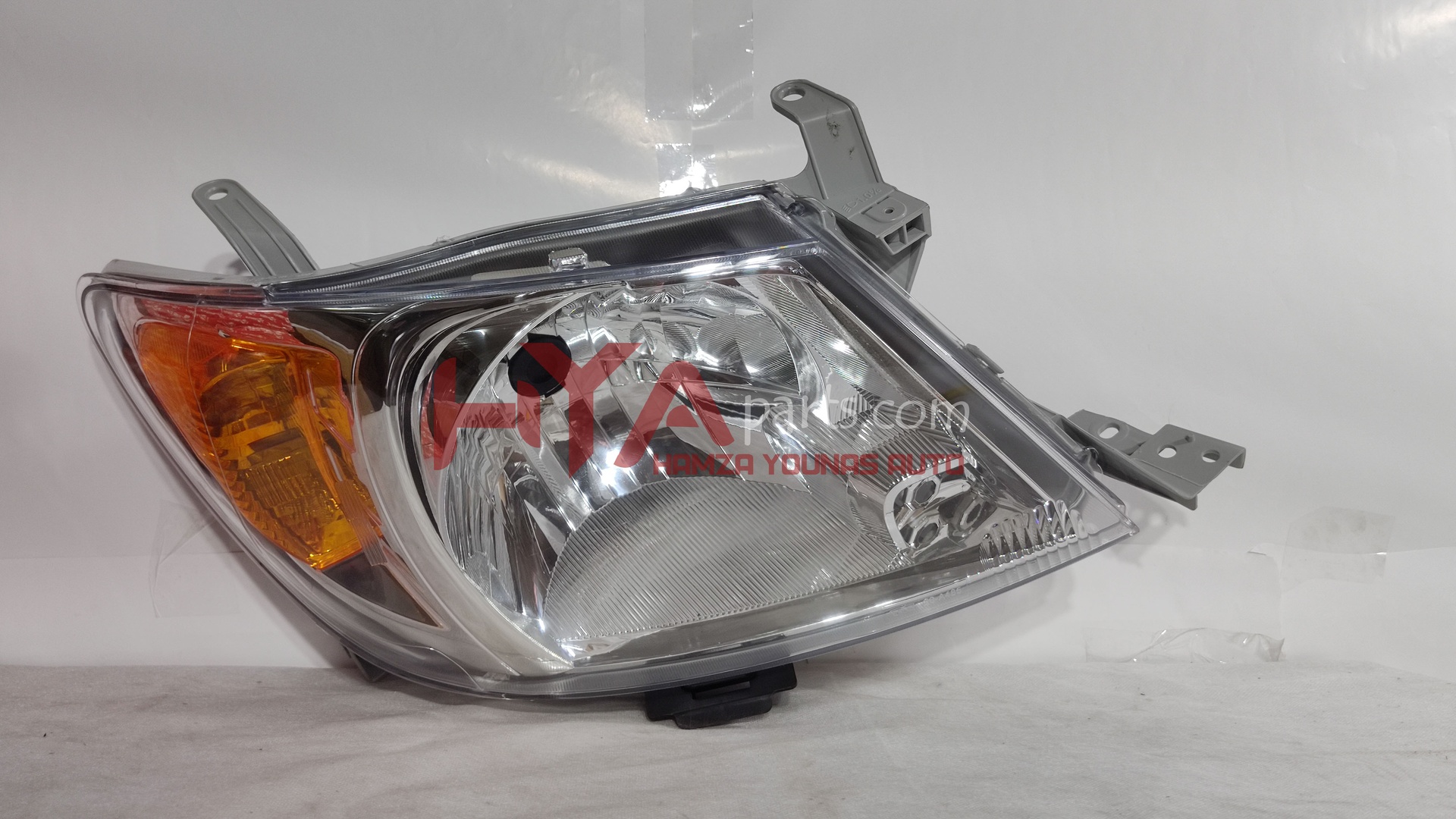 [TYC 20-A485E015B3] HEAD LIGHT VIGO RH