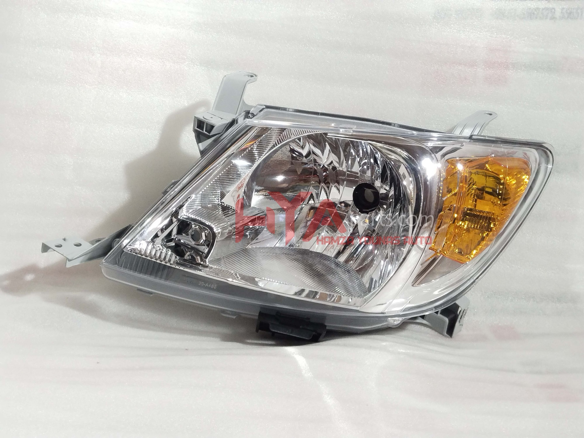 [TYC 20-A486E015B3] HEAD LIGHT VIGO LH