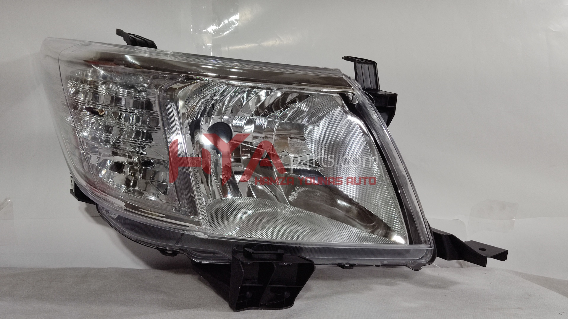 [TYC 20-C791-05-2B] HEAD LIGHT CHAMP RH