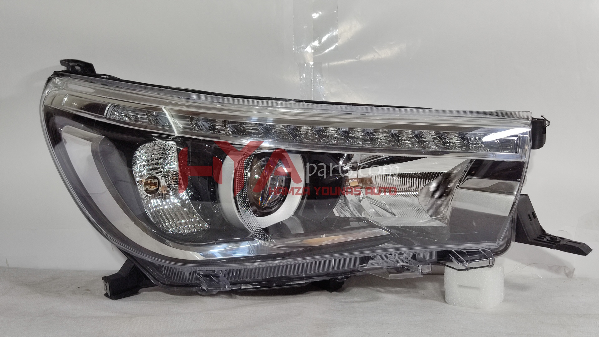 [TYC 20-F199-06-2B] HEAD LAMP REVO 2017 LED RH