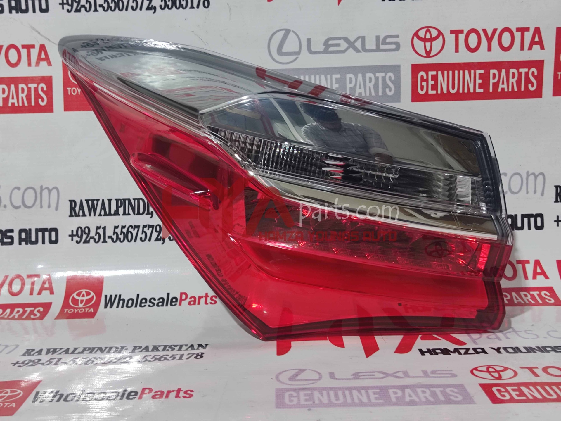 [81561-02B20] LENS &amp; BODY, REAR COMBINATION LAMP, LH (BACK LIGHT)
