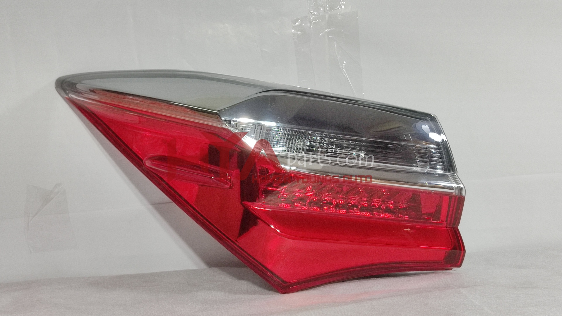 [TYC 11-14300-06-2] LENS &amp; BODY, REAR COMBINATION LAMP, LH