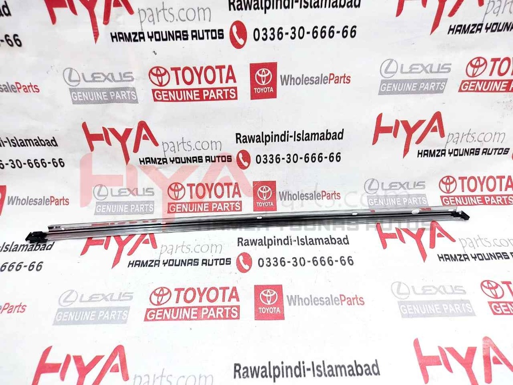 MOULDING, REAR DOOR WINDOW FRAME, UPPER RH