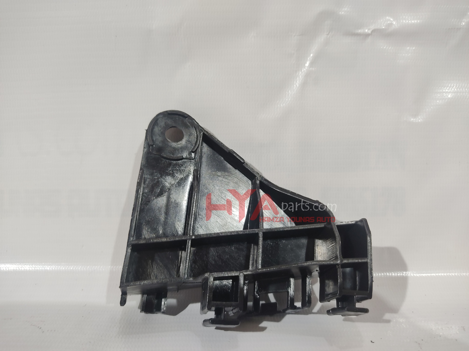 [52562-02250-CH] RETAINER, REAR BUMPER, UPPER RH CHINA