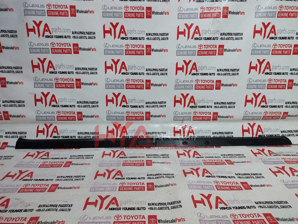 MOULDING, ROCKER PANEL, RH