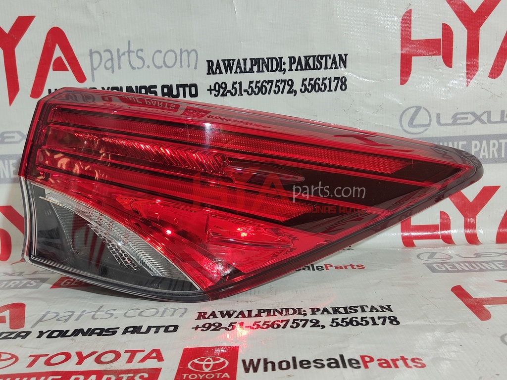 LENS &amp; BODY, REAR COMBINATION LAMP, RH