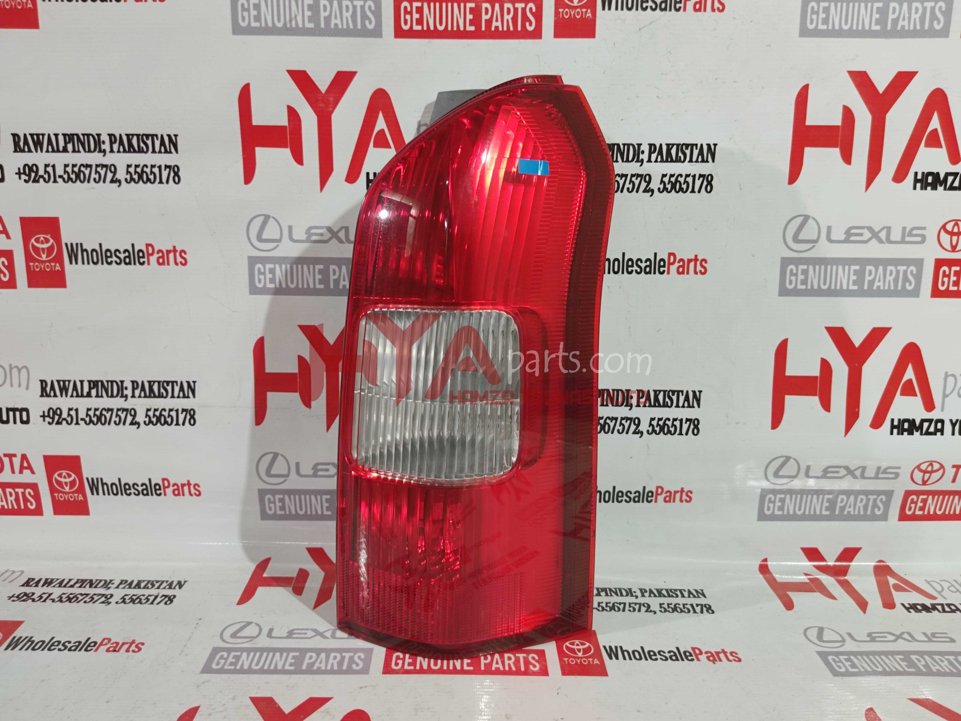 [81551-52250] LENS &amp; BODY, REAR COMBINATION LAMP, RH (BACK LIGHT)