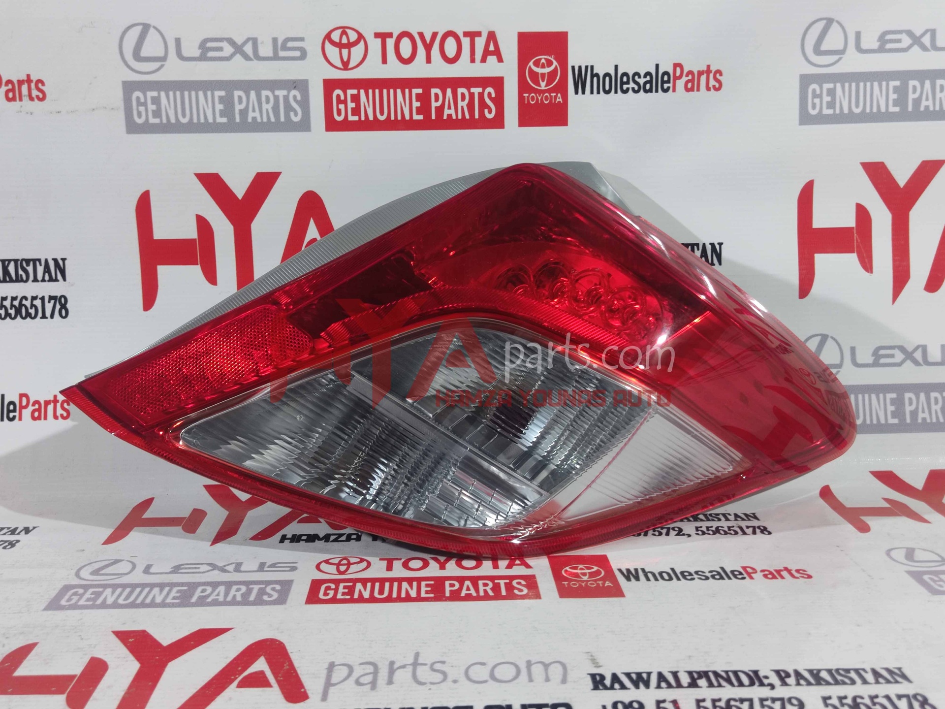 [81551-52801] LENS &amp; BODY, REAR COMBINATION LAMP, RH (BACK LIGHT)