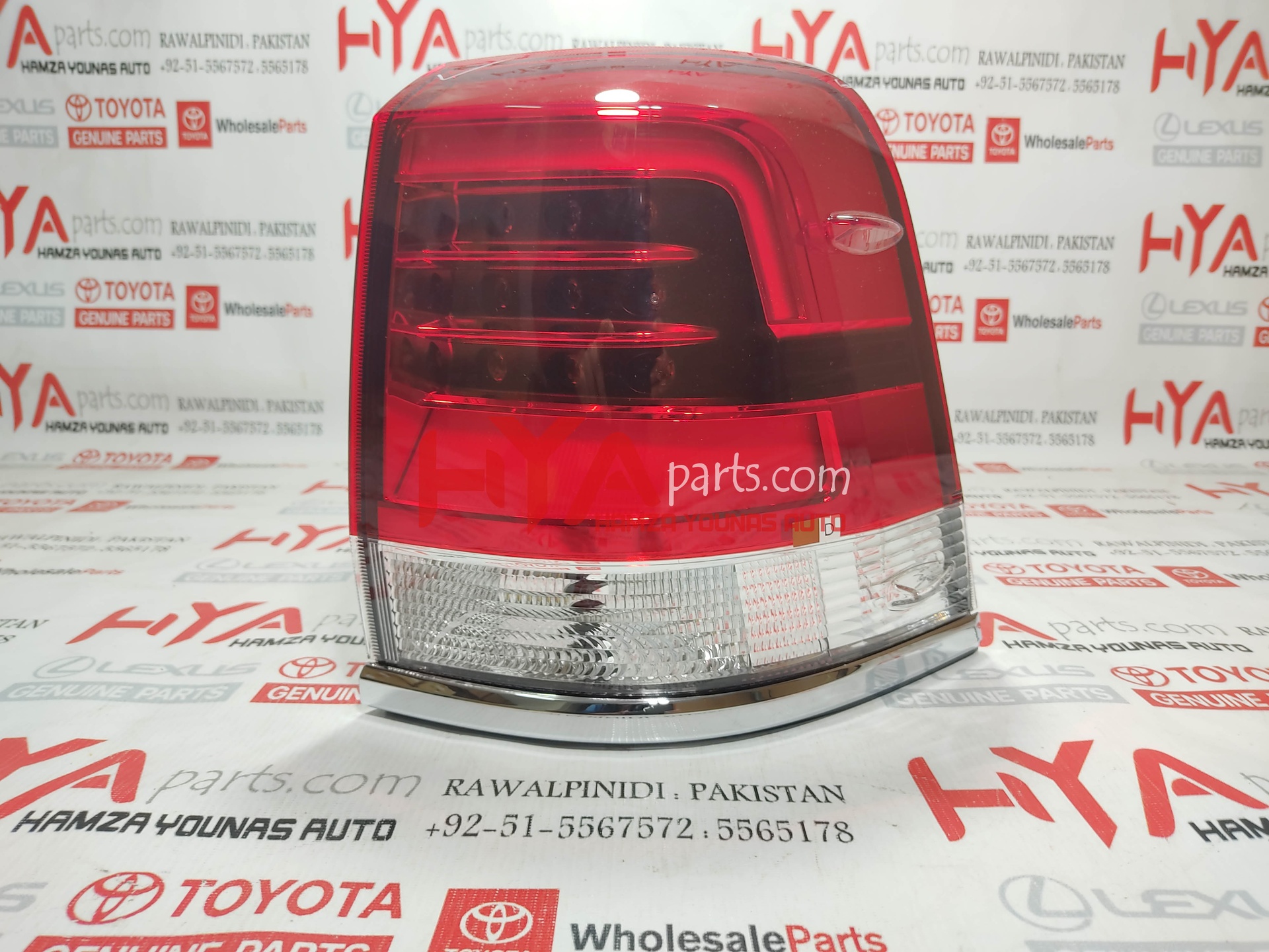 [81551-60B70] LENS &amp; BODY, REAR COMBINATION LAMP, RH