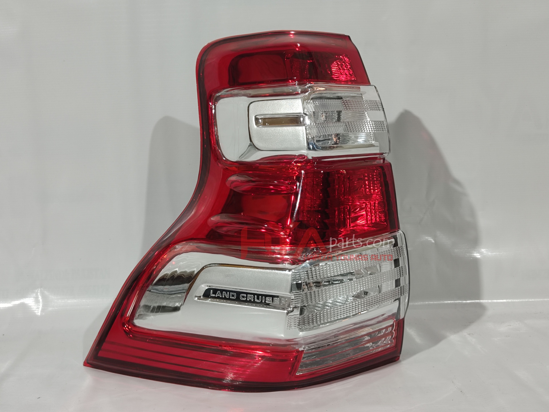 [81561-60B32-CH] LENS &amp; BODY, REAR COMBINATION LAMP, LH