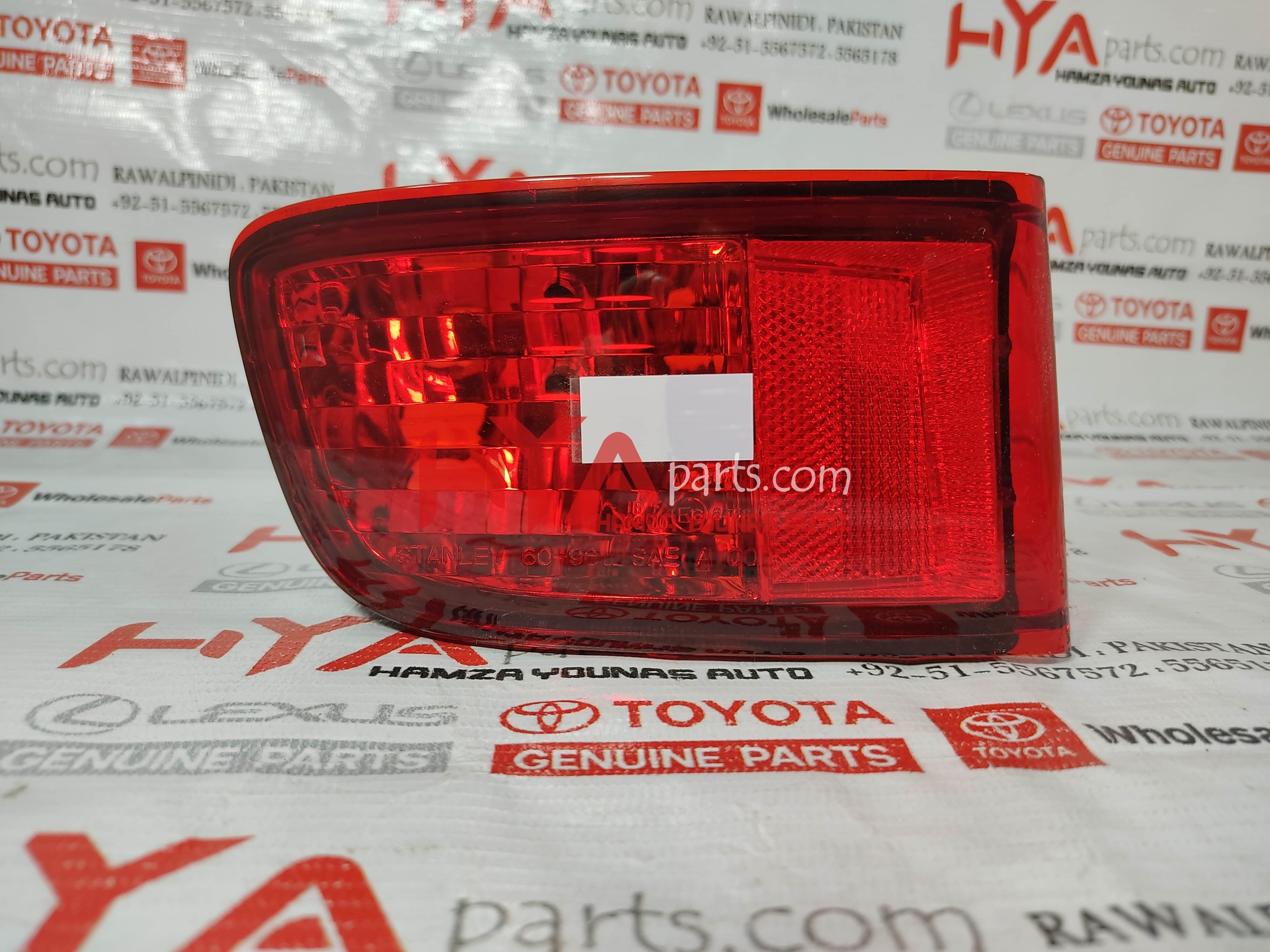 [81591-60132] LENS AND BODY, REAR LAMP, LH (BACK LIGHT)