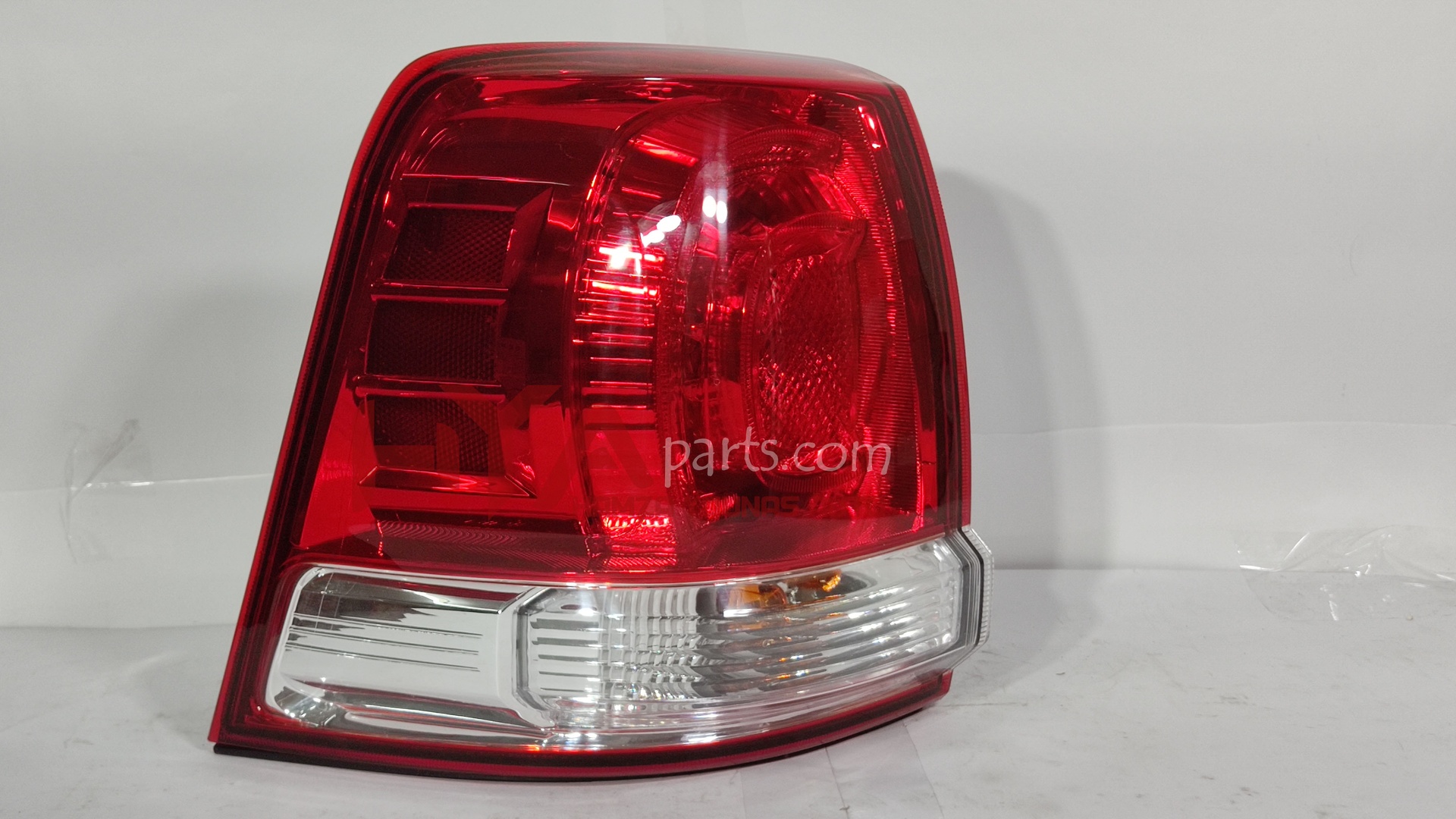 [DP 212-19Q7L] BACK LIGHT LAND CRUISER 2008 LH